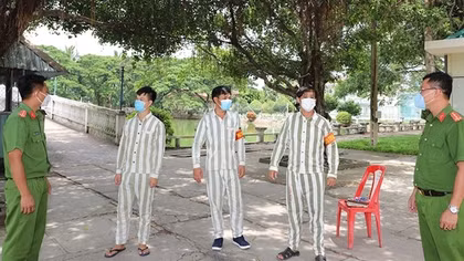 Niềm vui chờ ngày đặc xá