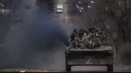 Nga pháo kích chặn đường rút của lính Ukraine ở Donetsk