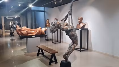 Điêu khắc ngoài trời: Phố thiếu, xưởng thừa