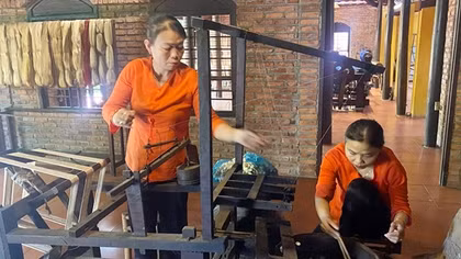 Làng lụa Hội An - Những tấm lụa mang tâm hồn Việt