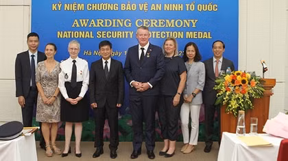 Trao Kỷ niệm chương “Bảo vệ an ninh Tổ quốc” tặng 3 cá nhân
