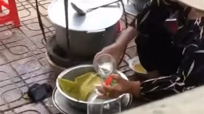 Người đổ thức ăn thừa vào nồi bán lại cho khách bị phạt thêm 2 triệu đồng