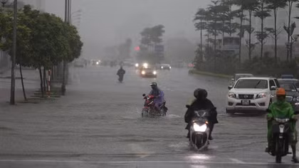 Trong 12 giờ tới, bão có thể suy yếu thành áp thấp nhiệt đới