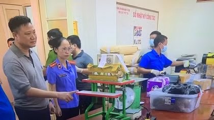Dùng mặt nạ khi sản xuất, điều chế ma tuý "Tobaco" và "cỏ Mỹ"