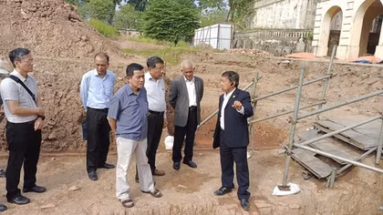 Có nên "hạ giải" tòa nhà Cục Tác chiến trong khu Hoàng thành Thăng Long?