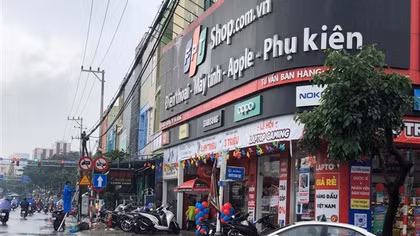 Trộm đột nhập FPT Shop rinh két sắt và hàng chục điện thoại