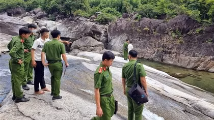 Đi tắm suối sau lễ khai giảng, 2 học sinh lớp 10 bị đuối nước