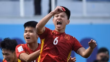 AFC ca ngợi cú sút của Tiến Long