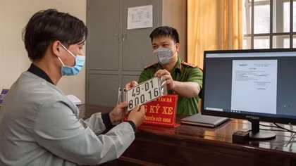 Chấm dứt cảnh người dân đi 200km để đăng ký xe ôtô