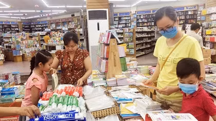 Cần có khung giá trần đối với sách giáo khoa