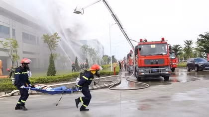 Diễn tập chữa cháy Khu công nghiệp Đồng Văn 4