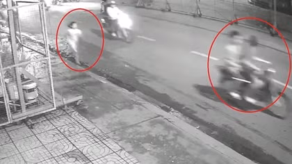 Lan truyền clip bé gái bán ốc đuổi bắt 2 tên cướp giật