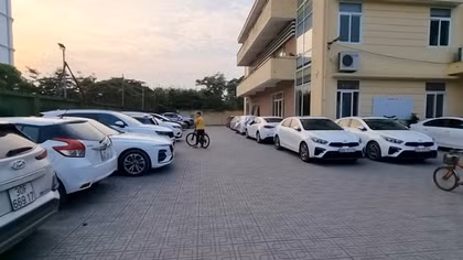 “Biến” sân nhà văn hoá tổ dân phố thành bãi xe