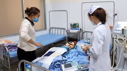 Bé gái 2 tuổi bị bạo hành được xuất viện