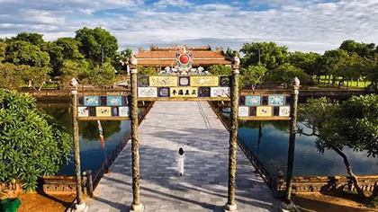 Ngày nắng nóng oi bức ở Bắc và Trung Bộ, chiều tối có mưa