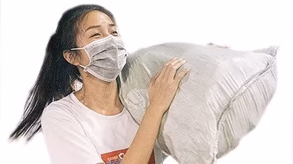 Khi các người đẹp đặt vương miện sang bên…