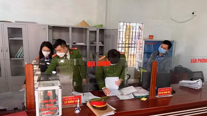 Cán bộ địa chính ra dấu "thêm vài chục" để nhanh sổ đỏ