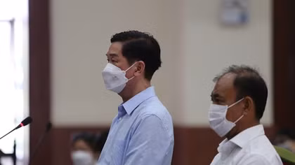 Cựu Giám đốc Sở Xây dựng xin hoãn phiên tòa vì "yếu, khó thở"