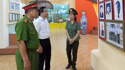 Những người lính “giữ lửa” truyền thống An ninh khu V