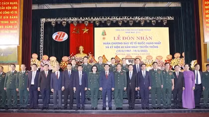 Chủ tịch Quốc hội Vương Đình Huệ tham dự Lễ kỷ niệm 65 năm Ngày truyền thống Nhà máy Z111