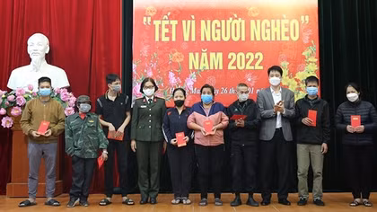 Ấm lòng bệnh nhân nặng và người dân khó khăn