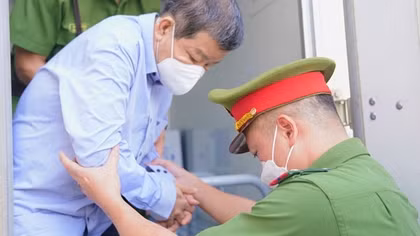 Cựu Chủ tịch tỉnh Bình Dương khai nhận làm theo “cơ chế xin cho”