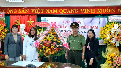 Báo CAND thăm và chúc mừng Bệnh viện 199 - Bộ Công an nhân Ngày Thầy thuốc Việt Nam