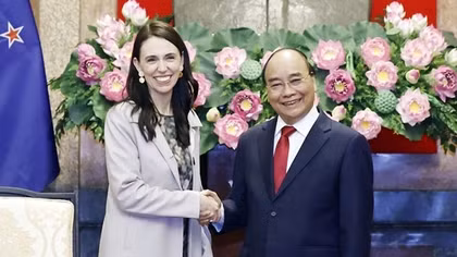 Chủ tịch nước Nguyễn Xuân Phúc tiếp Thủ tướng New Zealand Jacinda Ardern