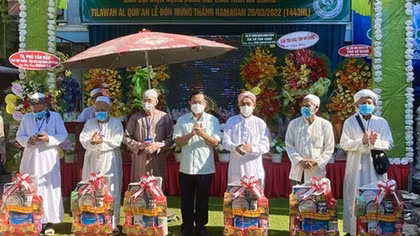 Đồng bào Chăm An Giang đón mừng Tháng ăn chay Ramadan