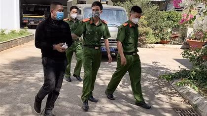 Bắt tạm giam người làm lây lan dịch bệnh COVID-19