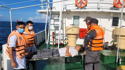 Đưa ngư dân lâm bệnh nặng từ Trường Sa về đất liền