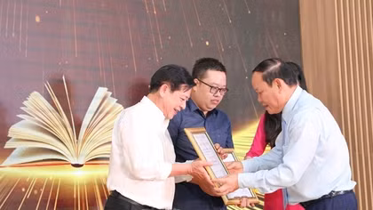 Trao giải thưởng cuộc thi sáng tác "Trang sách tôi yêu"