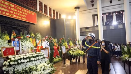 Đồng đội luôn ở cạnh, Nhân dân không bao giờ quên các đồng chí