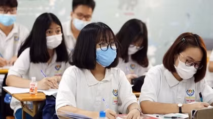 Học sinh 12 tuổi trở lên đi học trực tiếp sau Tết Nguyên đán 2022