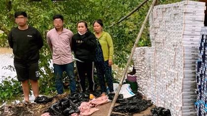 Hơn 12 ngàn gói thuốc lậu tập kết trong chòi hoang