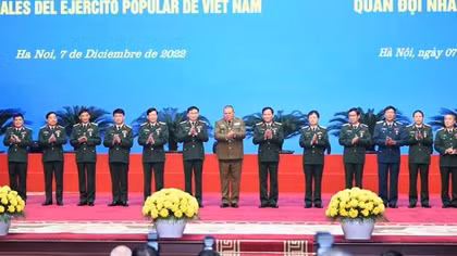 Trao Huân chương của Cộng hòa Cuba tặng các cán bộ Quân đội Việt Nam