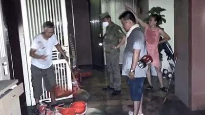 Ghen tuông, nam thanh niên đốt tủ quần áo của bạn gái gây cháy chung cư