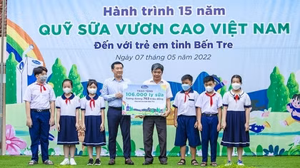 Quỹ sữa Vươn cao Việt Nam năm thứ 15 tặng trẻ em khó khăn 1,9 triệu ly sữa