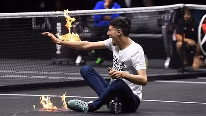 Màn "nổi lửa" kinh dị trước trận đấu cuối cùng của Roger Federer