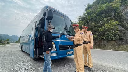 Đảm bảo an toàn giao thông dịp nghỉ lễ nơi cửa ngõ Tây Bắc