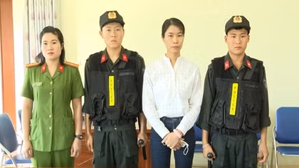 Thêm nữ kế toán bị bắt do liên quan đến vụ Chủ tịch UBND xã tham ô tài sản