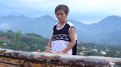 Người gọi hồn cho… đá