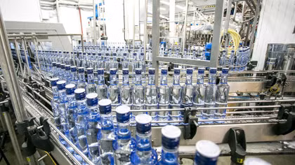 Mỹ cấm nhập khẩu rượu Vodka từ Nga