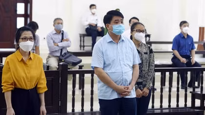 Xin “giảm nhẹ trách nhiệm hình sự”, bị cáo Nguyễn Đức Chung được giảm 1 năm tù