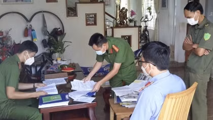 Khai trừ Đảng Phó Bí thư và Chủ tịch Hội Nông dân huyện