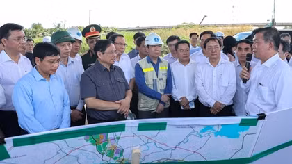 Thủ tướng kiểm tra các dự án hạ tầng quan trọng tại TP Hồ Chí Minh
