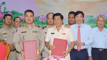 Công an 2 tỉnh Đồng Tháp và Prey Veng ký kết bảo đảm ANTT tuyến biên giới