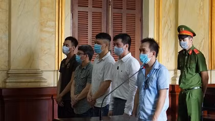 Cựu cán bộ Công an và đồng phạm hầu tòa vì liên quan tổ chức đánh bạc