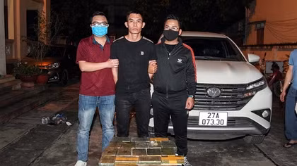 Vận chuyển thuê 17 bánh heroin