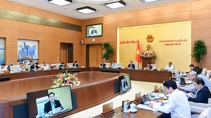 Chính phủ đề nghị tiếp tục áp dụng một số chính sách đặc biệt, đặc thù, đặc cách về khám, chữa bệnh